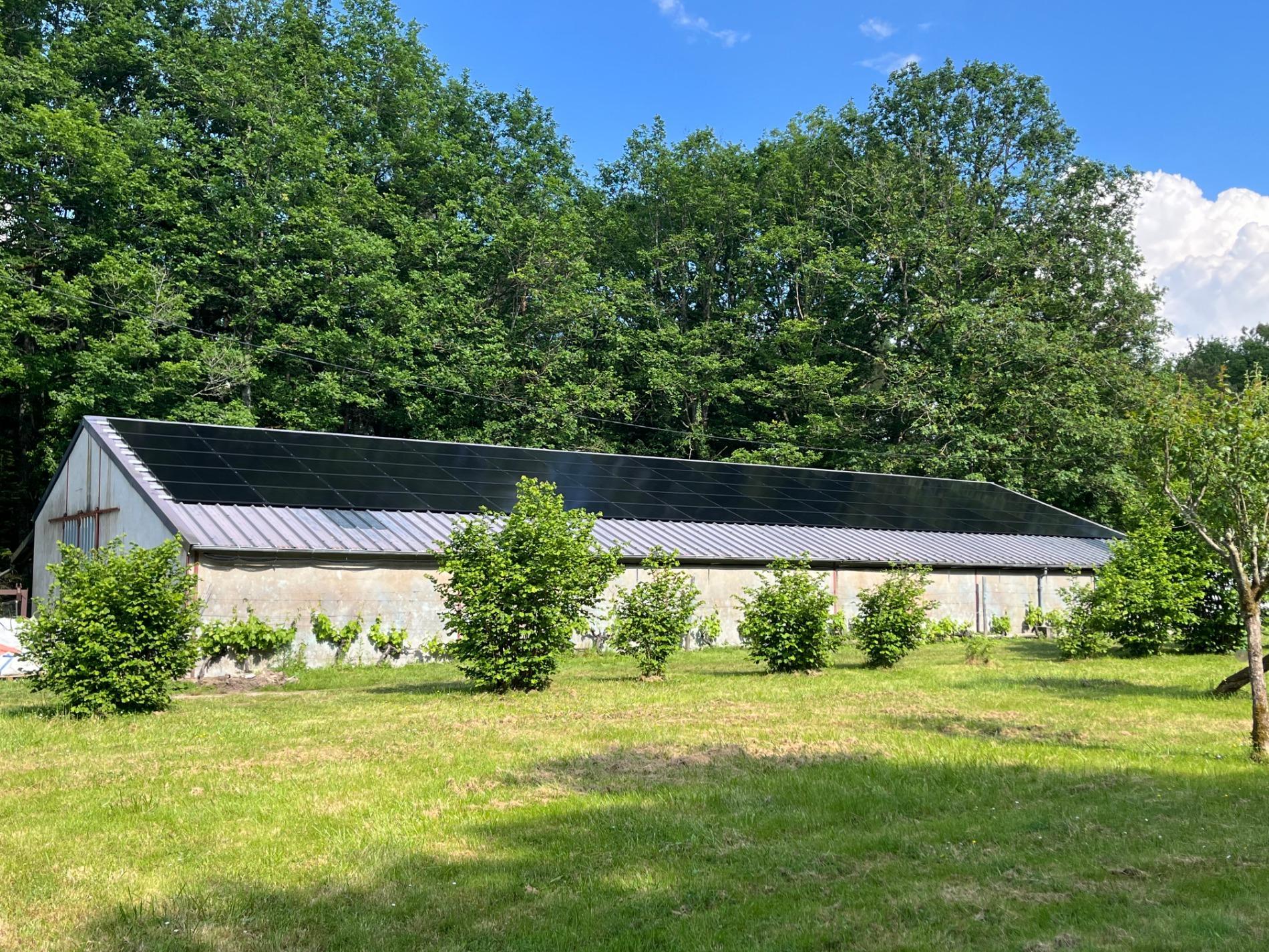 Pose d'une installation photovoltaïque de 36KWC, onduleur et optimiseur SOLAR EDGE sur la commune de FONTAINE EN SOLOGNE